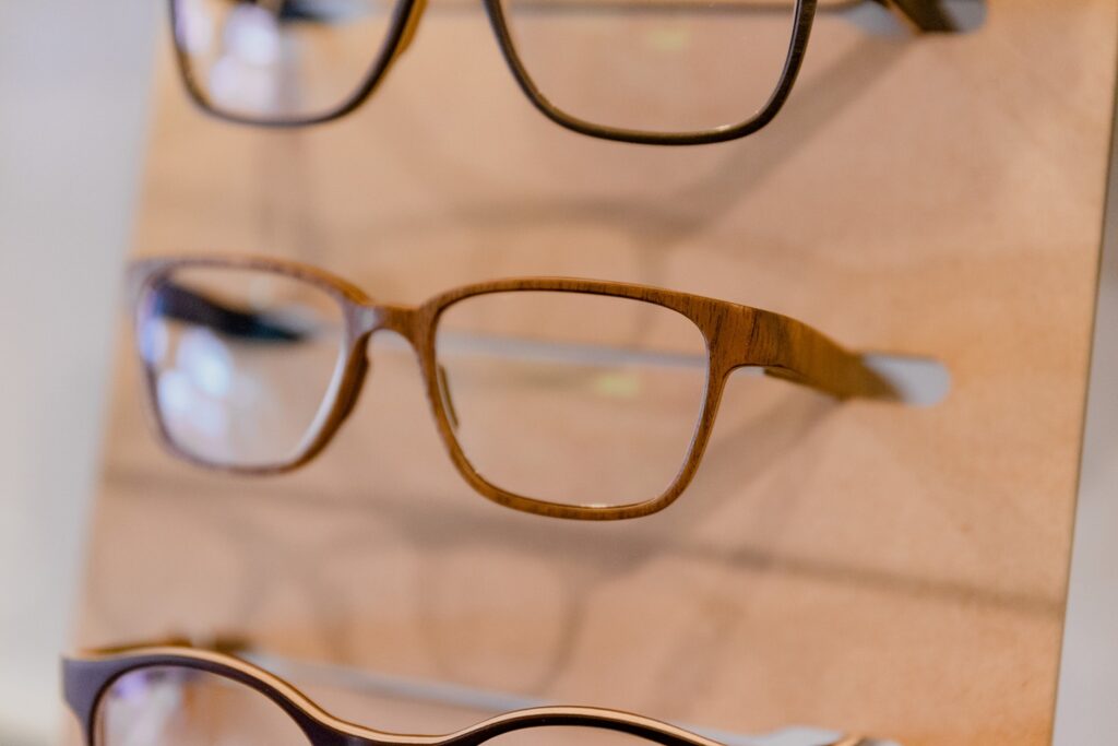 Rijnders optiek rolf houten bril